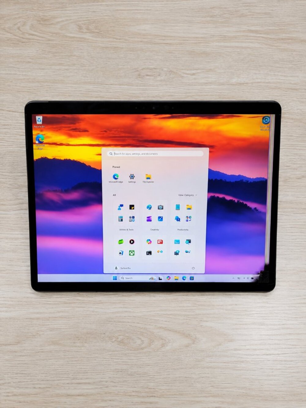 Microsoft Surface Pro 8 i7-1185G7 16GB 256GB SSD Touchscreen - DISPLAY DAMAGE